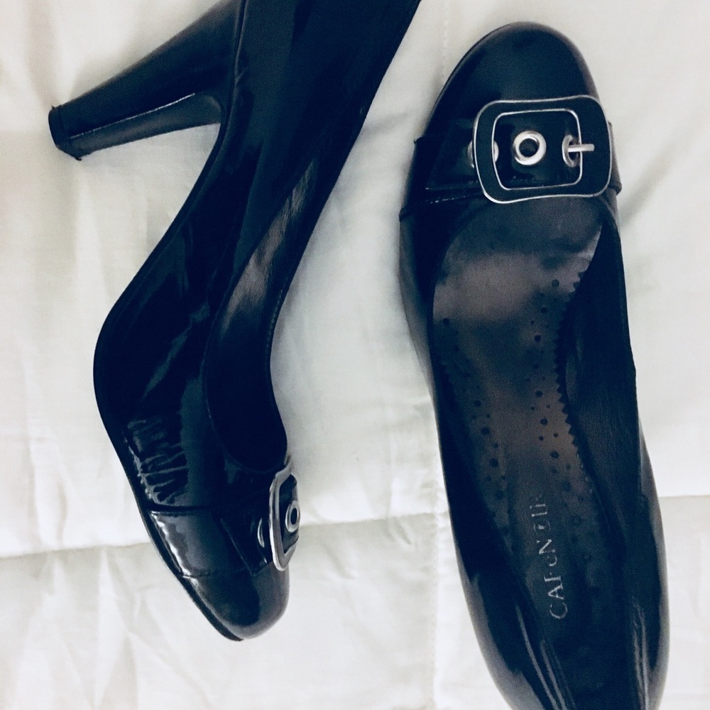 Vintage CafeNoir black patent leather kitten heel